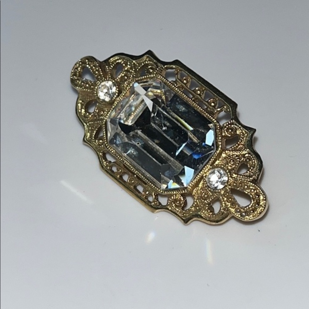 Vintage 1928 Elegant Gold and large gem stone Brooch